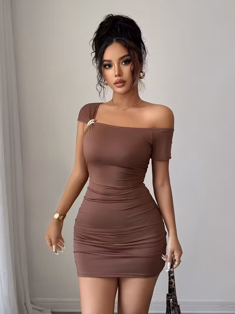 Women’s Y2K Single Shoulder Bodycon Dress – Brown Stretchy Fitted Dress with Metallic Buttons & Waist Ruching, Elegant Off-Shoulder Party & Casual Evening Wear